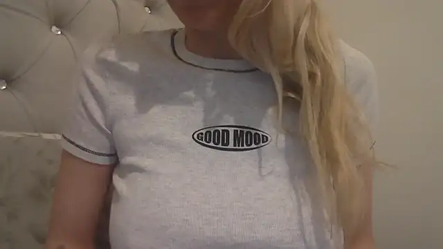 Snapshot of flirty_babe_x chatting on February 6, 5:38 pm flirty babe x online show from February 6, 5:38 pm