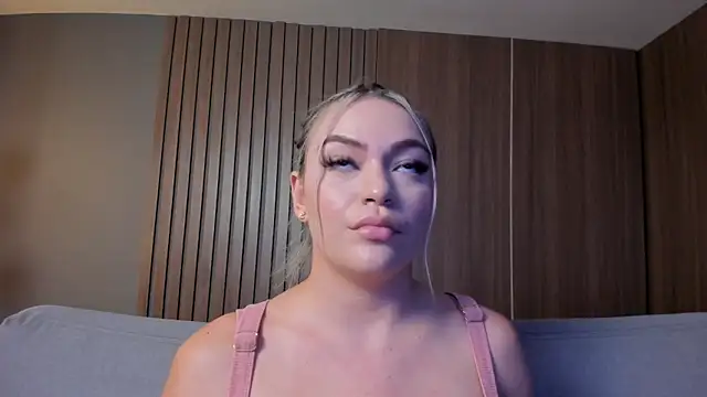 Snapshot of milaowens chatting on February 23, 2:57 pm milaowens online show from February 23, 2:57 pm