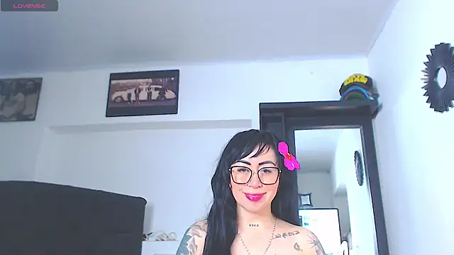 Snapshot of Vicky_hotmilf chatting on June 25, 11:04 am Vicky hotmilf online show from June 25, 11:04 am