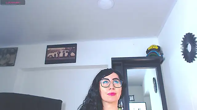 Snapshot of Vicky_hotmilf chatting on June 26, 11:14 am Vicky hotmilf online show from June 26, 11:14 am