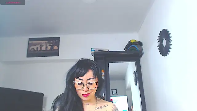Snapshot of Vicky_hotmilf chatting on July 8, 11:15 am Vicky hotmilf online show from July 8, 11:15 am