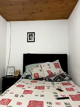 Snapshot of coupledesire18 chatting on October 30, 12:12 am coupledesire18 online show from October 30, 12:12 am