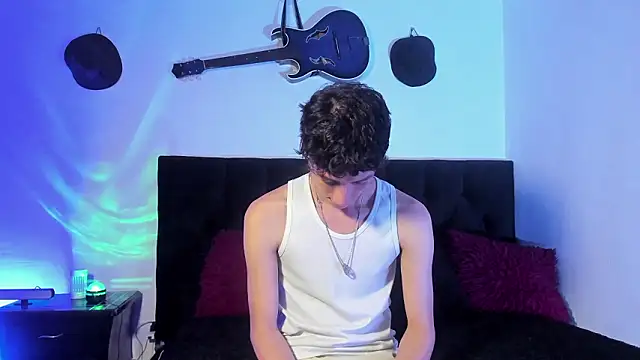 mhatias  online show from February 10, 4:05 am