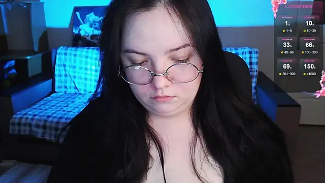 EmillyBones online show from March 11, 5:08 pm