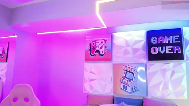 LindaWz  online show from November 19, 4:23 am