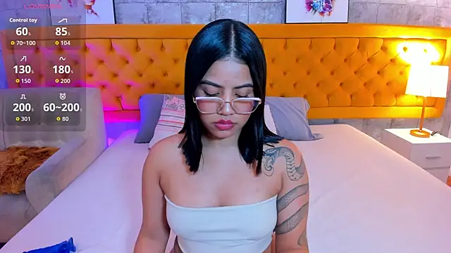 Snapshot of LiilithNova chatting on February 25, 4:44 am LiilithNova online show from February 25, 4:44 am