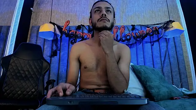 Boss Domiinator online show from October 30, 3:30 am