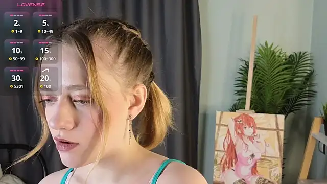 HollieCollelo online show from December 14, 3:56 am