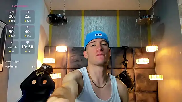 Snapshot of HunterHeat_ chatting on March 12, 11:38 am HunterHeat online show from March 12, 11:38 am