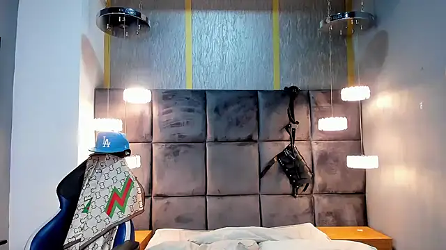 Snapshot of HunterHeat_ chatting on March 13, 11:39 am HunterHeat online show from March 13, 11:39 am