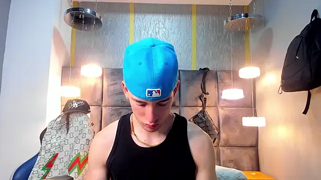 Snapshot of HunterHeat_ chatting on March 16, 12:09 pm HunterHeat online show from March 16, 12:09 pm