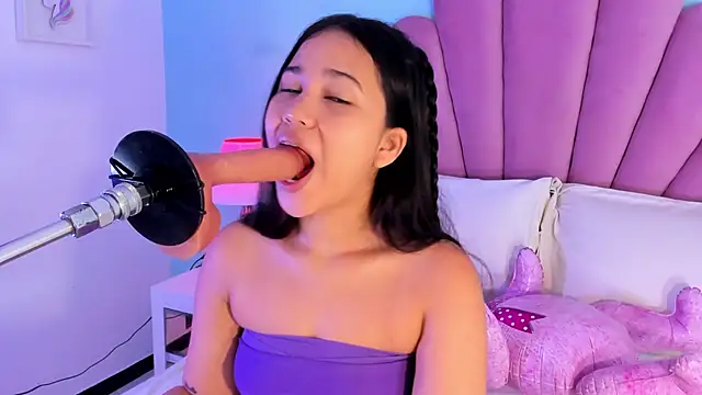 emma clarke  online show from October 4, 3:48 am