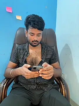 Snapshot of MeekBatgirl chatting on October 13, 4:56 am MeekBatgirl online show from October 13, 4:56 am