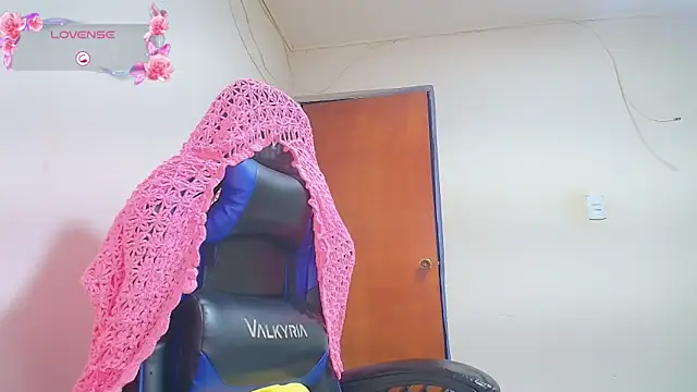 Snapshot of Miss_Oriana chatting on October 19, 2:40 pm Miss Oriana online show from October 19, 2:40 pm