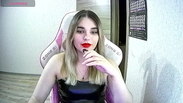 Kris Moss online show from October 27, 9:52 pm