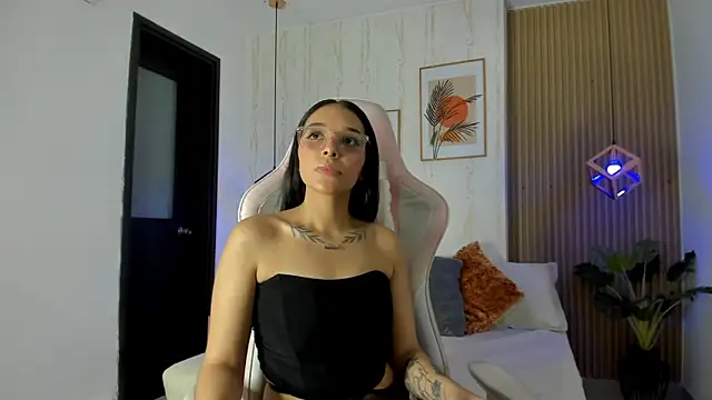 Roseaurora online show from November 29, 7:39 pm