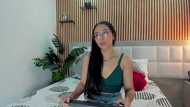 Roseaurora online show from December 3, 12:36 pm