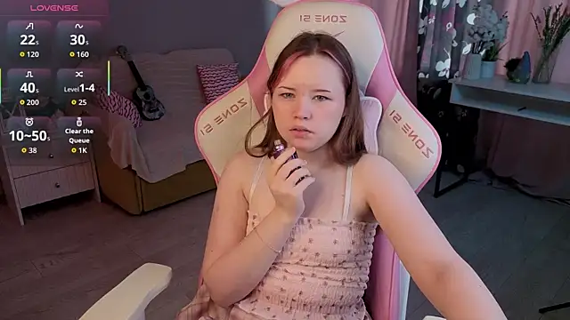 Snapshot of Sweetie_Hope chatting on October 4, 7:39 am Sweetie Hope online show from October 4, 7:39 am