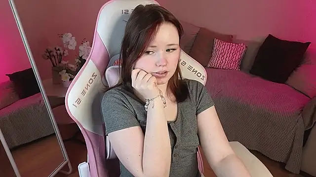 Sweetie Hope online show from March 8, 4:44 pm