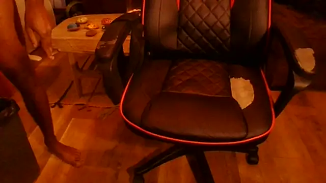 Snapshot of couple2612 chatting on November 17, 5:19 pm couple2612 online show from November 17, 5:19 pm