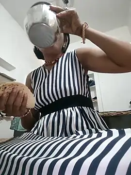 Snapshot of LUCKY_cut chatting on March 9, 4:27 am LUCKY cut online show from March 9, 4:27 am