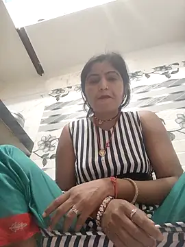 Snapshot of LUCKY_cut chatting on March 10, 4:06 am LUCKY cut online show from March 10, 4:06 am