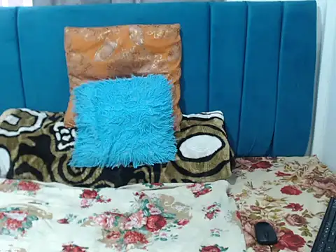 SweetSlenderChoc online show from January 6, 6:28 am