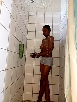 SweetSlenderChoc online show from April 7, 1:11 pm