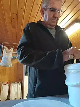 Oldmenhot66 online show from November 6, 7:53 am