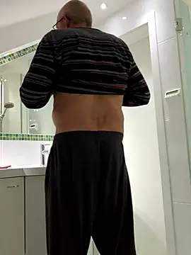 Oldmenhot66 online show from April 9, 4:01 am