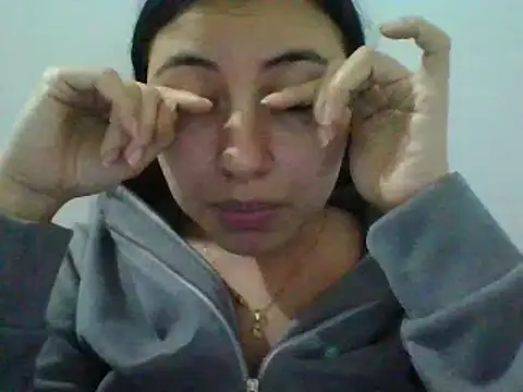Snapshot of _Romilly_ chatting on May 3, 2:17 am Romilly online show from May 3, 2:17 am