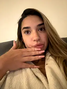 Snapshot of ItalianGirl chatting on October 5, 10:29 pm ItalianGirl online show from October 5, 10:29 pm