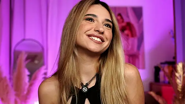 Snapshot of ItalianGirl chatting on May 4, 6:48 pm ItalianGirl online show from May 4, 6:48 pm