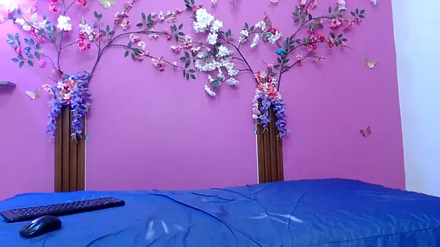 skinnysofia18 online show from February 27, 1:22 pm