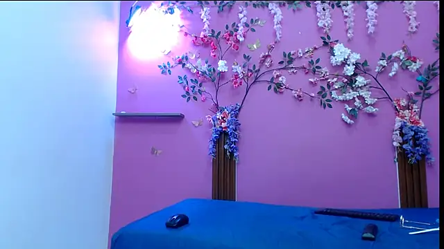 skinnysofia18 online show from March 6, 1:29 pm