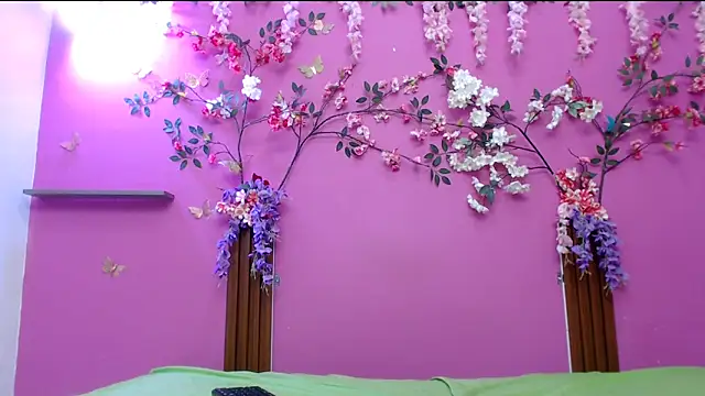 skinnysofia18 online show from May 7, 2:00 pm