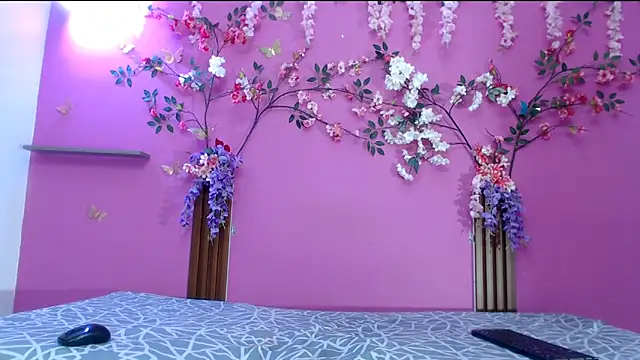 skinnysofia18 online show from May 10, 1:11 am