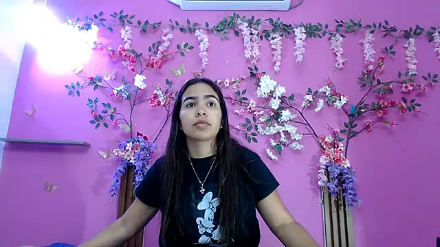 skinnysofia18 online show from May 15, 1:51 pm
