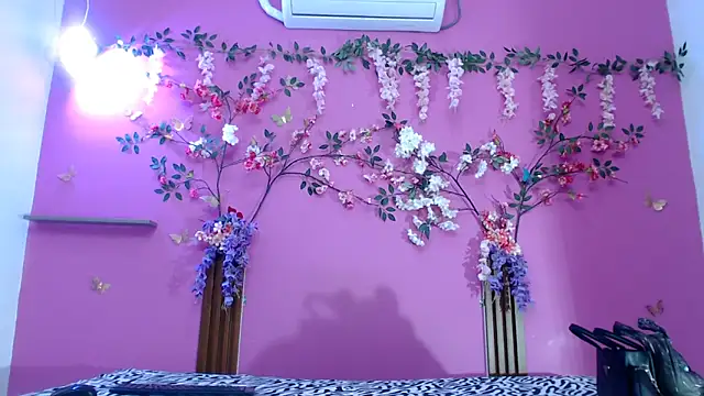 skinnysofia18 online show from May 16, 1:43 pm