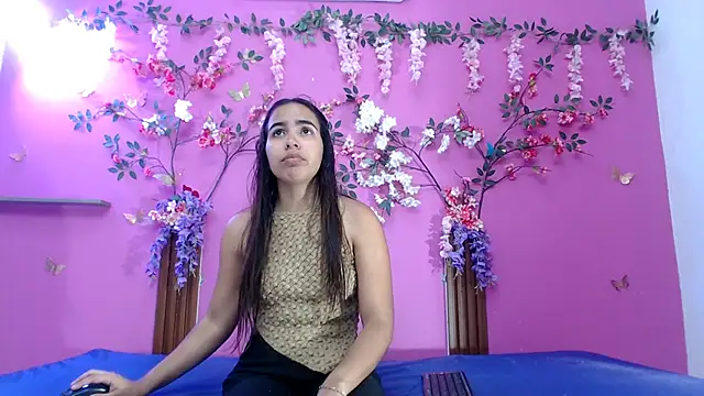 skinnysofia18 online show from May 17, 1:51 pm