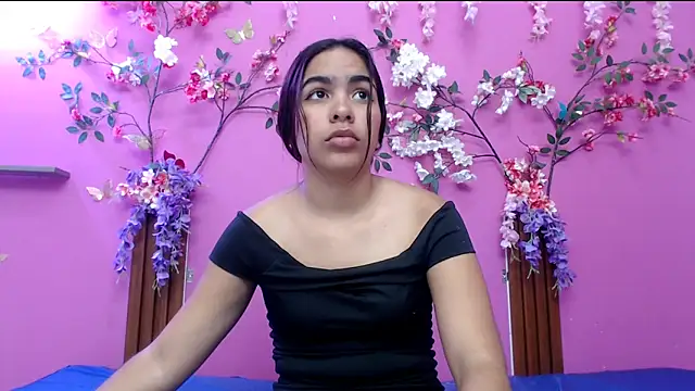 skinnysofia18 online show from May 30, 2:14 pm