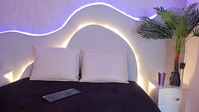 CannelaSmith online show from February 4, 7:42 pm