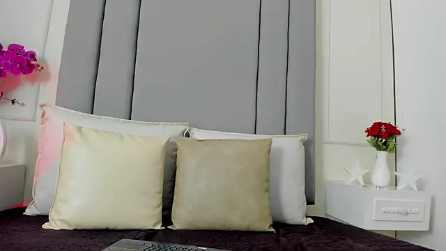 Snapshot of CannelaSmith chatting on July 9, 1:59 pm CannelaSmith online show from July 9, 1:59 pm