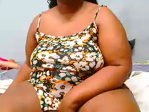 ROYALASS25 online show from March 22, 1:11 am