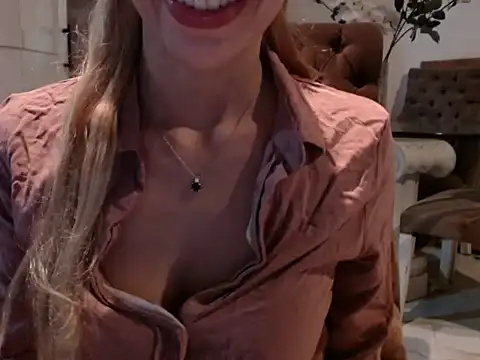 Snapshot of Marrr-hot chatting on November 6, 1:06 am Marrr-hot online show from November 6, 1:06 am