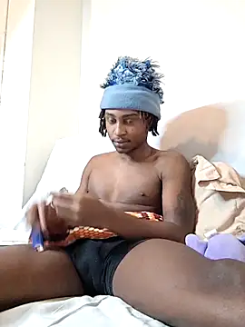 Snapshot of DarkSkinStroker chatting on February 15, 9:44 pm DarkSkinStroker online show from February 15, 9:44 pm