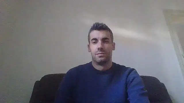 Snapshot of JulioIsHere4you chatting on October 18, 10:27 am JulioIsHere4you online show from October 18, 10:27 am