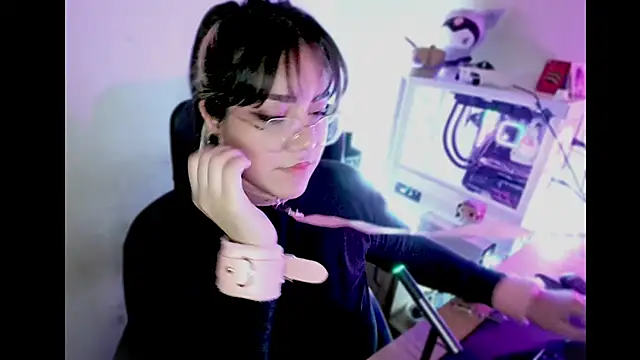 Snapshot of PinkDenial chatting on September 11, 3:28 am PinkDenial online show from September 11, 3:28 am