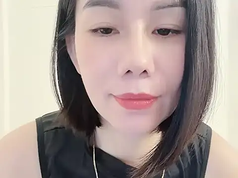 JunCii online show from October 22, 8:14 am