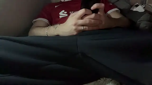 Snapshot of twinkydave chatting on February 5, 12:15 am twinkydave online show from February 5, 12:15 am